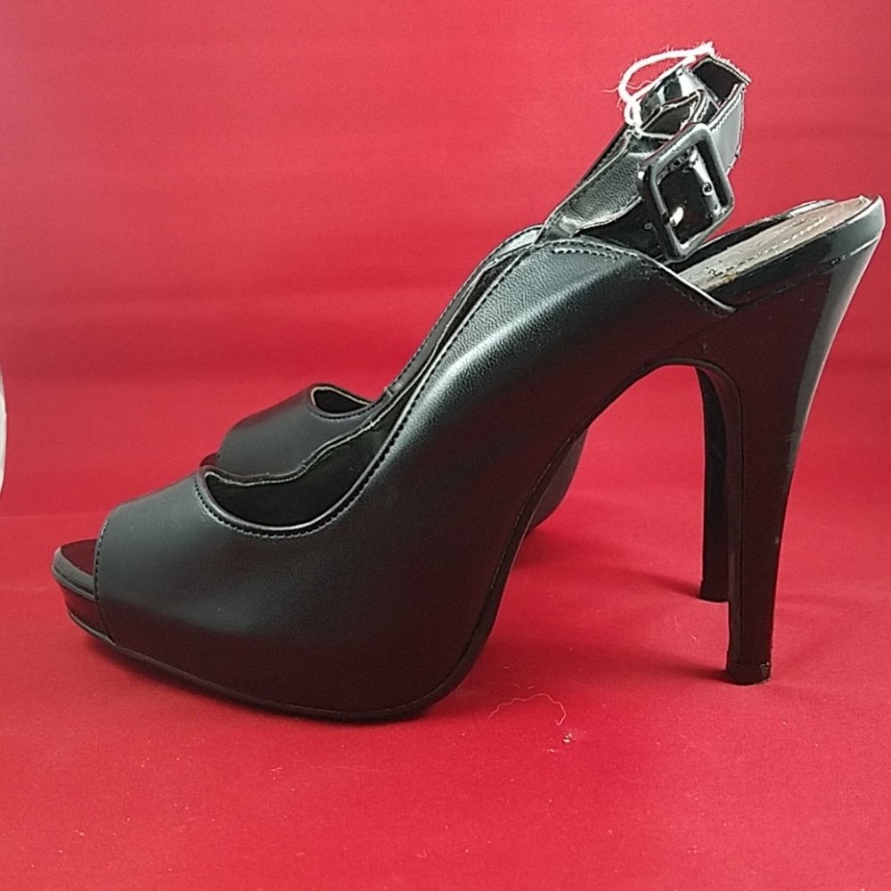 Heels - Picture 2 of 3